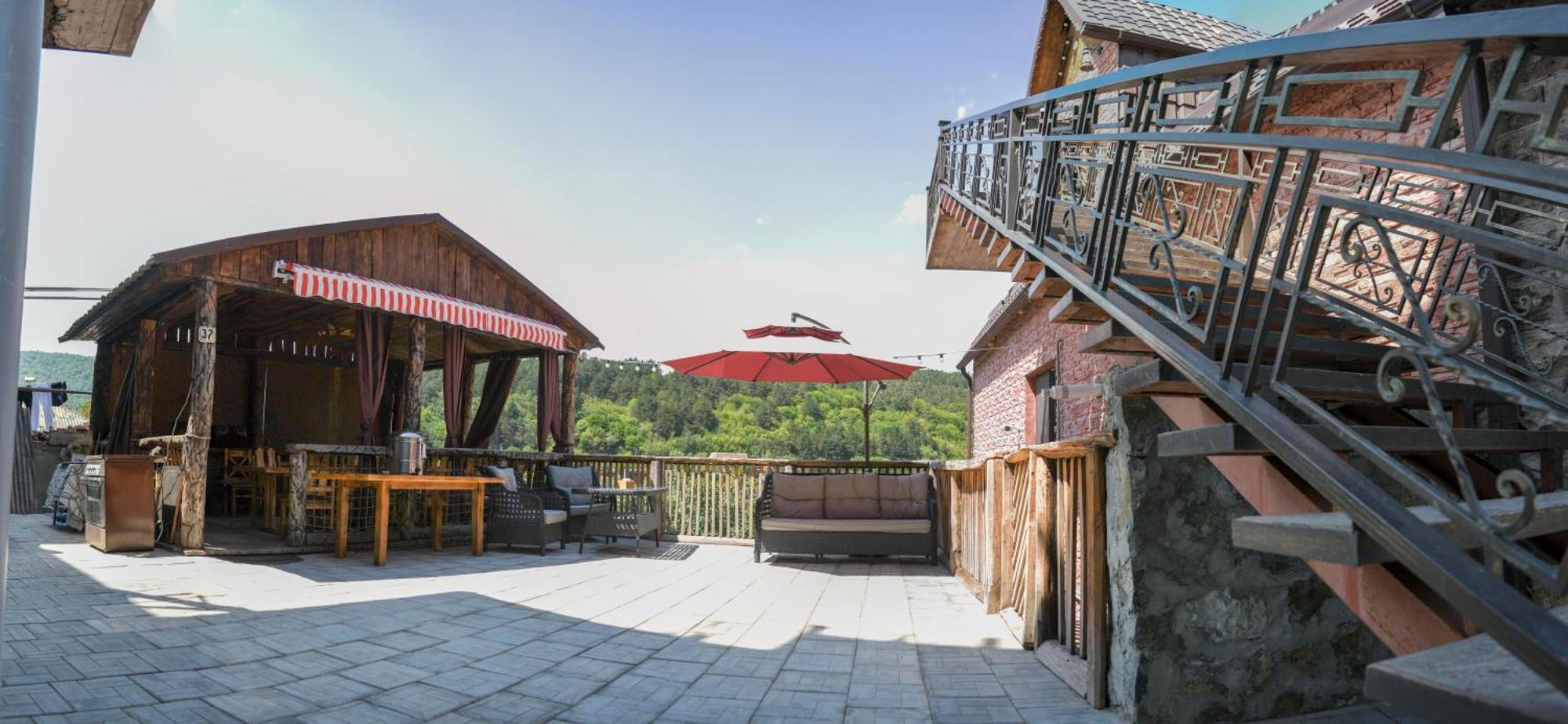 Dom Adonis Hotel Dilijan Exterior photo